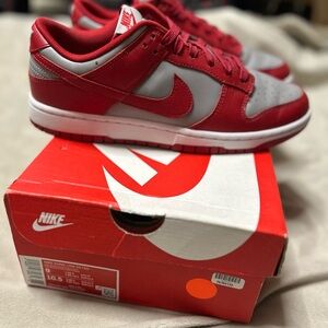 Nike Men’s Low-Top Sneakers in Red and Gray